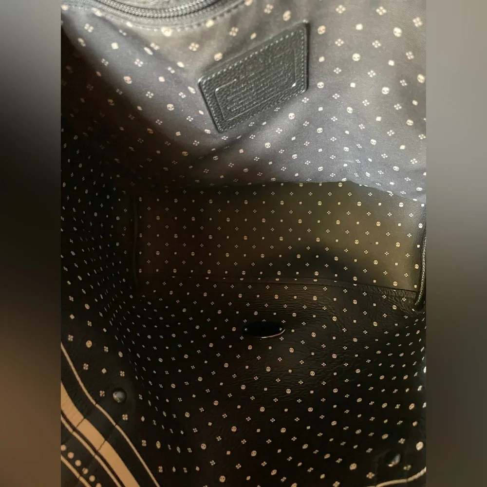 COACH Skull Bandana Print Market Leather Tote W/UNBRANDED Striped Scarf Accent - Picture 10 of 17